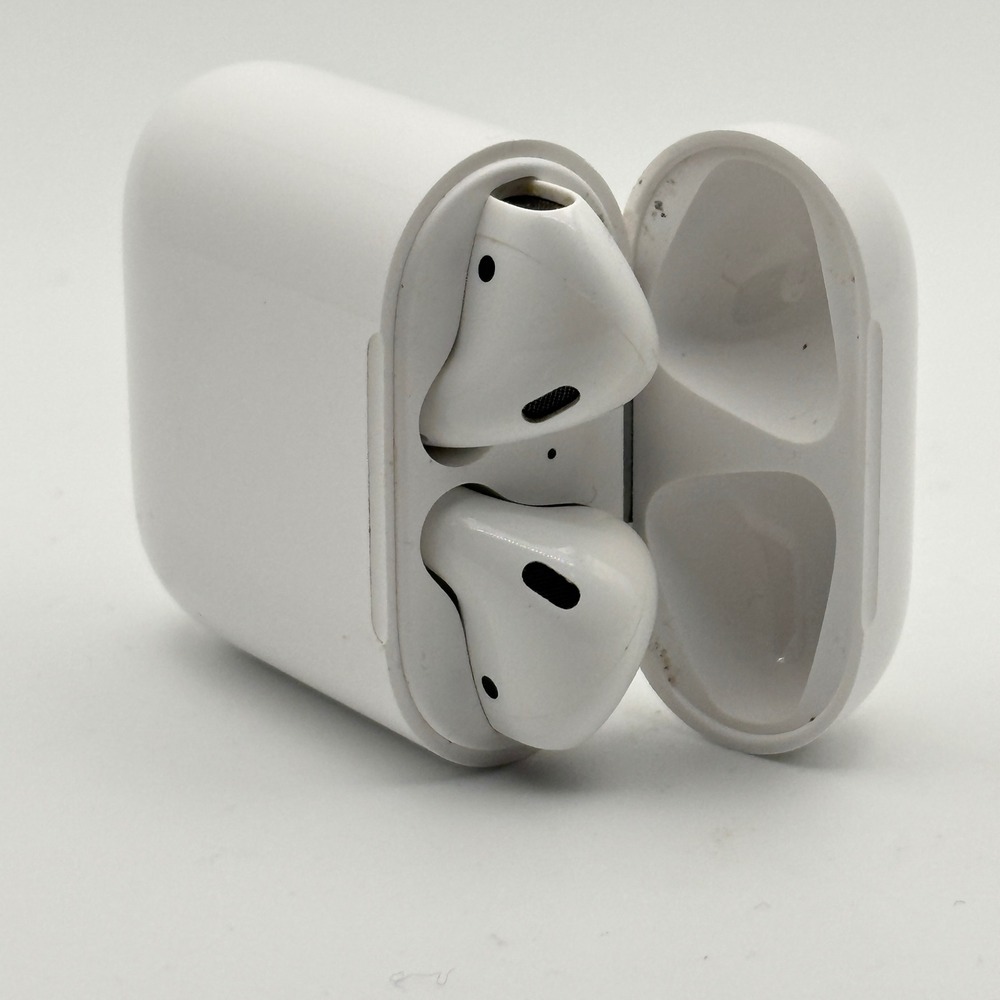 Apple AirPods 2nd Gen White Wireless Earbuds A2031 A2032 A1602 Charging Case